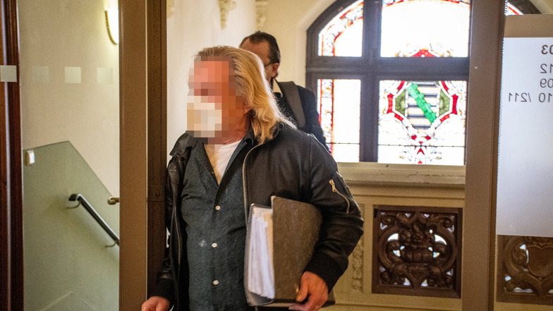 Erst in diesem Monat stand Rolf-Peter Fischer wieder vor Gericht in Döbeln. Die Staatsanwaltschaft wirft ihm und seiner Frau Betrug im Handel mit Wohnmobilen vor.