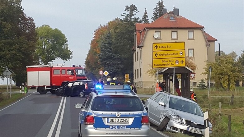 Crash am 22.Oktober am Sachsenfreund bei Großschweidnitz. Solche Unfälle, die oft durch Vorfahrtsfehler entstehen, soll der geplante Kreuzungsumbau vermeiden helfen.