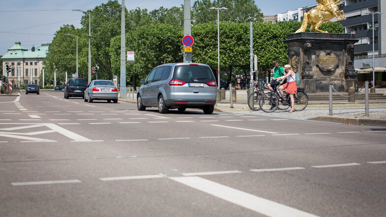 Die Große Meißner Straße am Goldenen Reiter bietet auf vier Spuren viel Platz für Autos. Da soll sich ändern. Umstritten ist, wie der Bereich gestaltet wird.