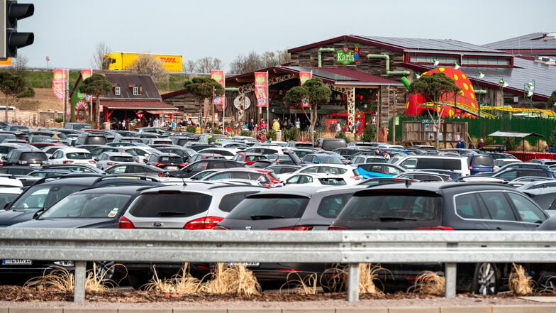 Mehr Parkplätze bei Karls Erlebnis-Dorf in Döbeln