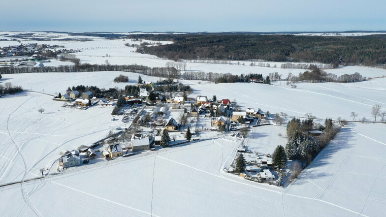 Der Dippser Ortsteil Reinberg ist hier aus der Vogelperspektive zu sehen. Er ist einer der Kältepole in Deutschland, was die dortige Wetterstation regelmäßig dokumentiert.