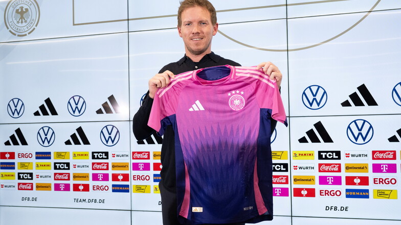 Ex-Manager Bierhoff: Kommerzielle Gründe für pinkfarbenes DFB-Trikot