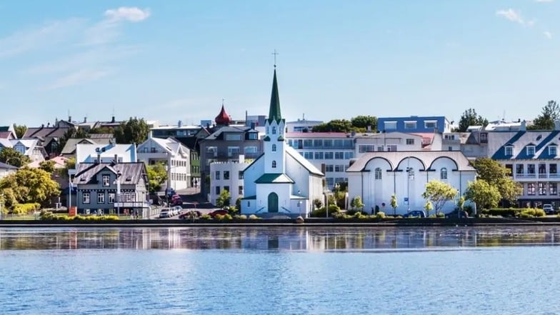 Abwechslung bietet die Anlandung in verschiedenen Städten Norwegens.