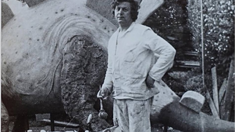 Beginn eines großartigen Lebenswerks: Im April 1978 entwarf und baute Franz Gruß in seinem Garten in Kleinwelka seinen ersten Saurier – den Stegosaurus – im Maßstab 1:2 aus einem Stahlgerüst und Beton.