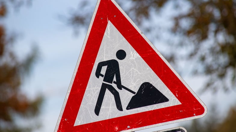 Auf der Meißner Straße in Radebeul-Ost lässt die Stadt Abschnitte der Fahrbahn sanieren.