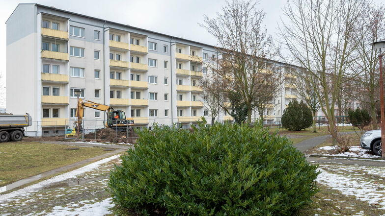 Der Wohnblock an der Dresdner Straße 1 bis 11 im Februar 2021. Sechs Millionen Euro will die WGR hier investieren - in Abriss und Sanierung.