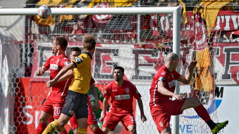 Beim letzten Aufeinandertreffen vor acht Jahren gewann Dynamo Dresden bei Energie Cottbus 2:0. Justin Eilers traf damals mit einem Kopfball zur Führung.