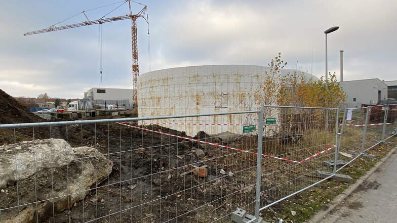 Die Biogasanlage an der Gerhart-Hauptmann-Straße in Zittau wird um einen Rundbehälter erweitert.