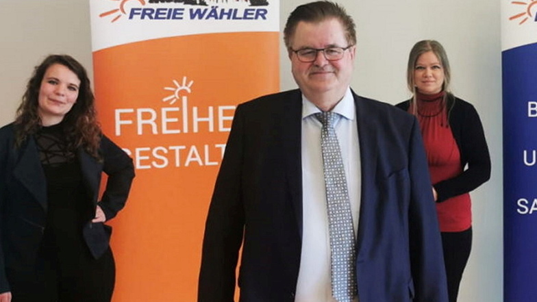 Christoph Fröse weiß engagierte Frauen hinter sich: Denise Wendt (stellv. Bundesvorsitzende, l.) und Kreisvorsitzende Peggy Weinlich.