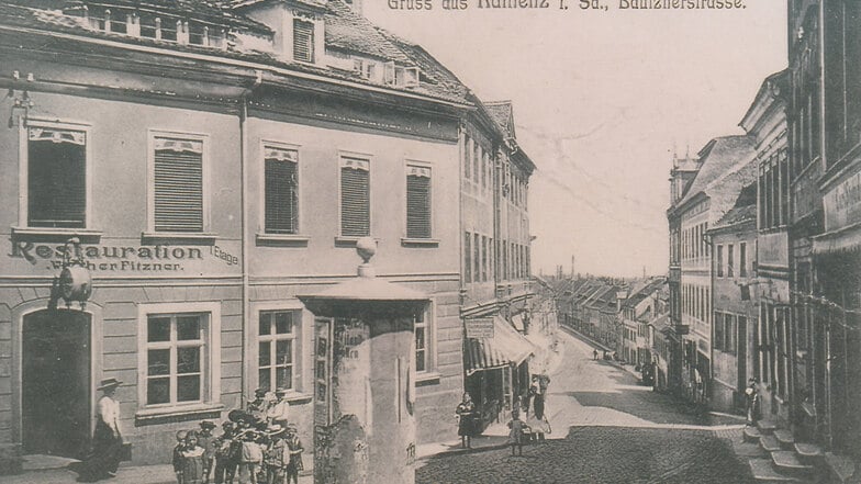 Prägt heute noch immer das Kamenzer Stadtbild und ist nach wie vor im Einsatz: die Litfaßsäule an der Bautzner Straße.