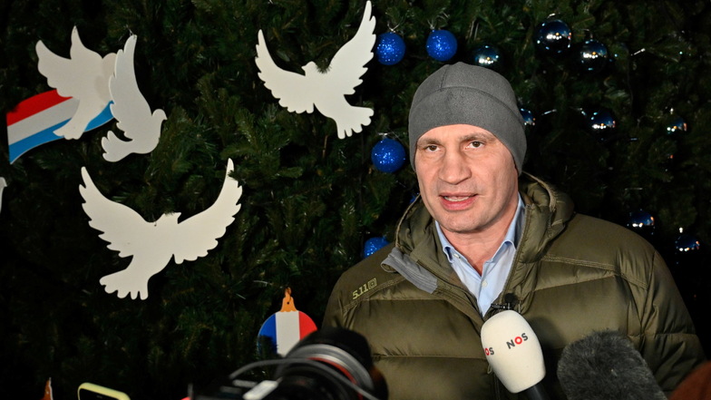 Vitali Klitschko, Bürgermeister von Kiew, bei der Einweihungszeremonie des Weihnachtsbaumes auf dem Sofiivska-Platz in Kiew.