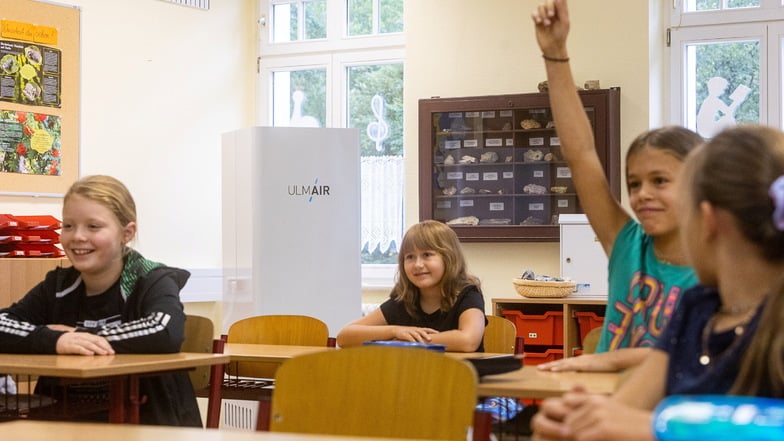 Die Erich-Wustmann-Grundschule in Bad Schandau hat mobile Luftfilter angeschafft, die seit diesem Schuljahr im Einsatz sind - eine Ausnahme.