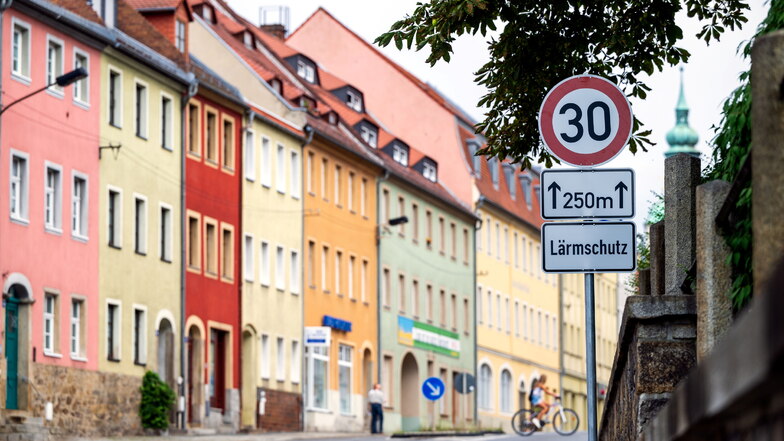 Wer auf der Äußeren Lauenstraße in Bautzen in Richtung Innenstadt unterwegs ist, muss nun Tempo 30 bis zur Vogelkreuzung fahren.
