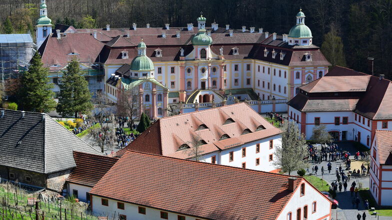 Das Kloster St. Marienthal in Ostritz vom Weinberg aus gesehen.