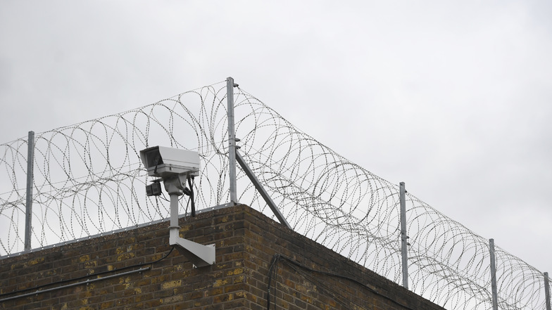 600 Liter illegal gebrauter Alkohol in britischem Gefängnis beschlagnahmt