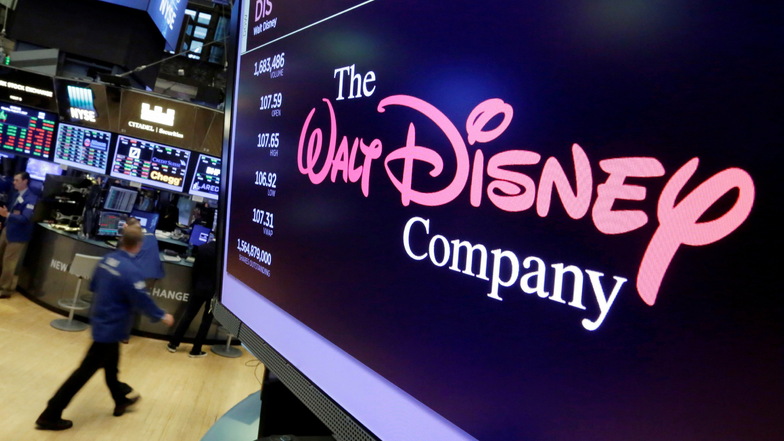 August 2017: Das Logo von Walt Disney ist auf einem Bildschirm an der New Yorker Börse zu sehen. Der Konzern-Chef will das Unternehmen radikal umbauen.