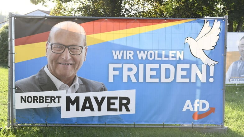 Mit diesem Wahlbanner gehen Norbert Mayer und seine Parteifreunde in Freital auf Stimmenfang. Beim Wahlkampffinale in Wilsdruff ging es eher ruppig zur Sache.