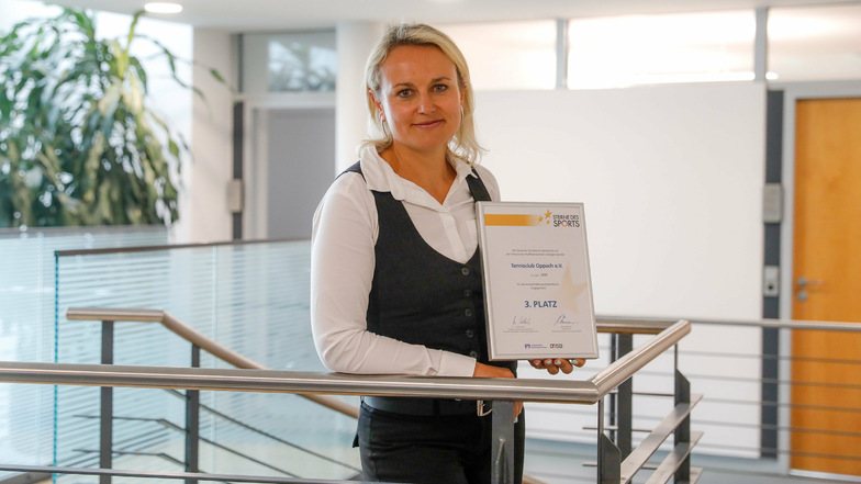 ... freut sich Katharina Ludwig vom Tennisclub Oppach über 500 Euro Preisgeld für das Projekt Grenzüberschreitendes Trainingscamp für Kinder und Jugendliche ...