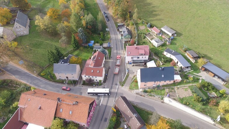 In diesem Jahr soll die Kreuzung in Niederfrauendorf zu einem Minikreisverkehr umgebaut werden. Verkehrswissenschaftler Martin Schmotz sieht das als Chance.