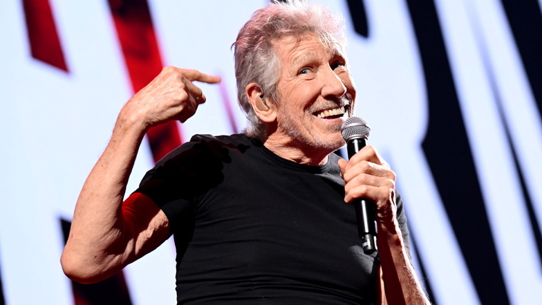 Nach zwei Konzerten des Ex-"Pink Floyd"-Musikers Roger Waters in Berlin ermittelt die Polizei wegen des Verdachts der Volksverhetzung gegen den 79-Jährigen.