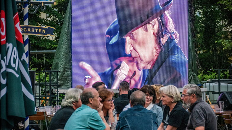 Udo Lindenberg auf der Leinwand - so wie bei dieser Veranstaltung im Bürgergarten Döbeln wird man den bekannten Rockstar am Wochenende bei der Filmnacht in Riesa-Gröba erleben können. Dort wird ein Dokumentarfilm über Lindenberg gezeigt.