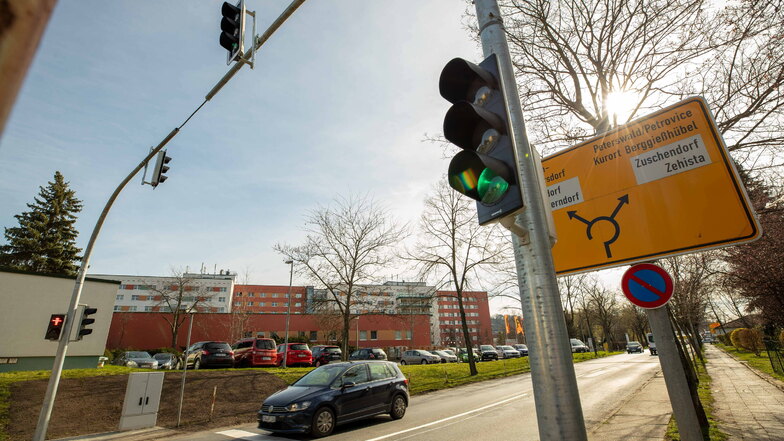 Ampel an der Einsteinstraße in Pirna: energiesparend und weniger störanfällig.