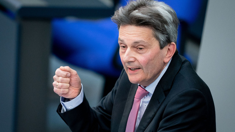 Rolf Mützenich, Vorsitzender der SPD-Bundestagsfraktion, pocht auf die Grundrent.
