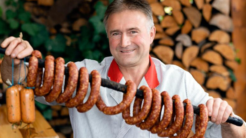 In Andreas Marschners Landfleischerei in Großharthau geht es sprichwörtlich um die Wurst. Die Kunden wissen die Qualität seiner Fleisch und Wurstwaren zu schätzen.