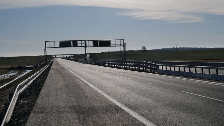 Einer der bald fertigen Autobahnabschnitte der neuen tschechischen D35.