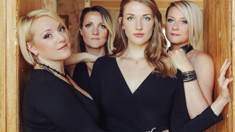Das neue Quartett: Ab sofort gehört die Musicalsängerin Juliana Köbe zur Dresdner Band Medlz.