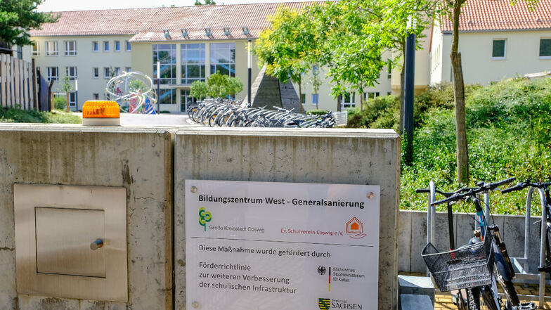 Das Schulzentrum West in Coswig. Hier sind die Evangelische Grund- und Oberschule. Die Oberschule möchte sich künftig in der Siedlung an der Weststraße erweitern.