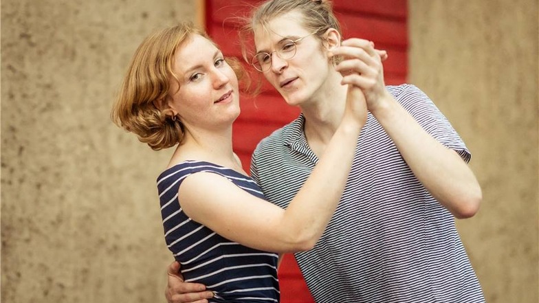 Alter Tanz, junge Fans: Katharina Quandt und Jakob Franke beim Tanztee in der Dresdner Saloppe.