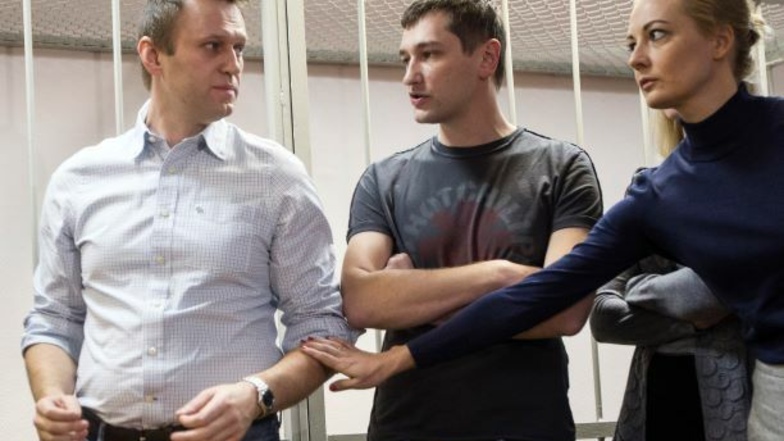 Alexej Nawalny (l-r), Kremlkritiker und Oppositionsführer, sein Bruder Oleg Nawalny und seine Frau Julia Nawalnaja.