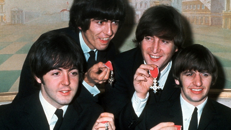 Im Oktober 1965 wurden die Beatles mit den Orden "Member of the Order of the British Empire" ausgezeichnet.