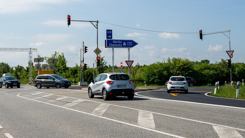 Rot fürs Provisorium, Grün für eine dauerhafte Ampel: Doch vorher wird die A17-Auffahrt Heidenau gesperrt.