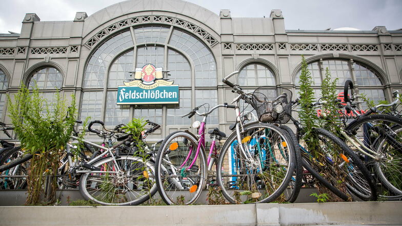 An den Bahnhöfen wie hier am Hauptbahnhof fordert der ADFC mehr und bessere Abstellmöglichkeiten für Fahrräder.