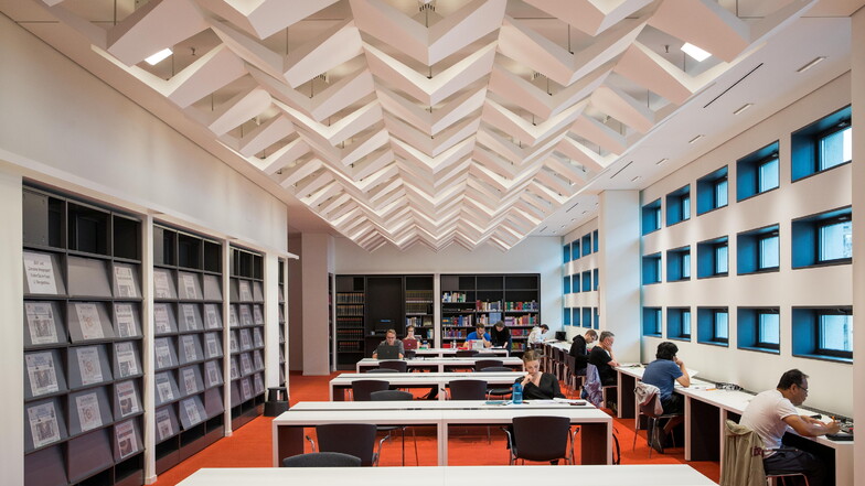 Der Lesesaal der neuen Hauptbibliothek im Kulturpalast.