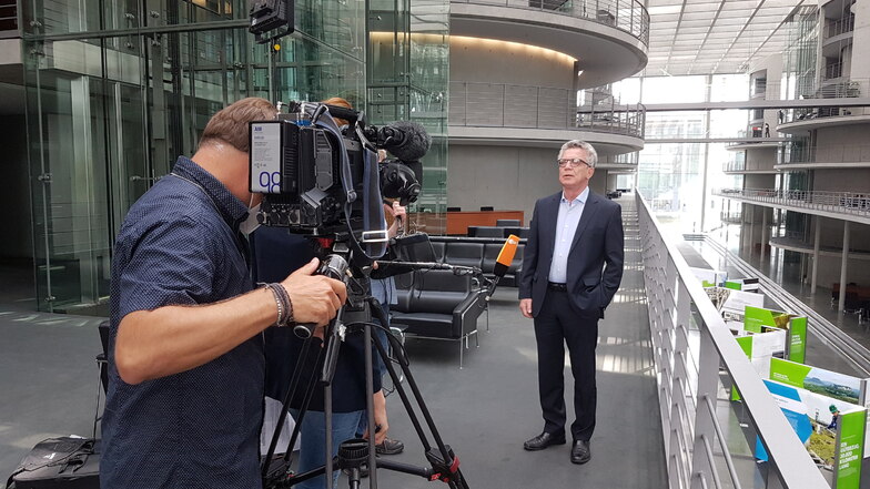 Eines der letzten TV-Interviews im Berliner Reichstag: Thomas de Maizière ist nicht mehr Bundestagsabgeordneter, hat aber eine klare Meinung zur großen Politik.