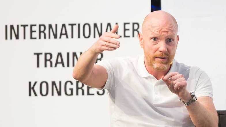 Matthias Sammer machte von Dynamo Dresden aus eine Weltkarriere, entwickelte sich zu einem der besten Fußballer Europas. 1996 wurde ihm dieser Titel dank einer überragenden Europameisterschaft auch zuteil. Heute gilt er weiterhin als einer der meinungsstärksten und streitbarsten Experten in der deutschen Fußball-Landschaft. Am 4. September ist Sammer zu einer Podiumsdiskussion zur Zukunft des Dresdner Sports zu Gast.