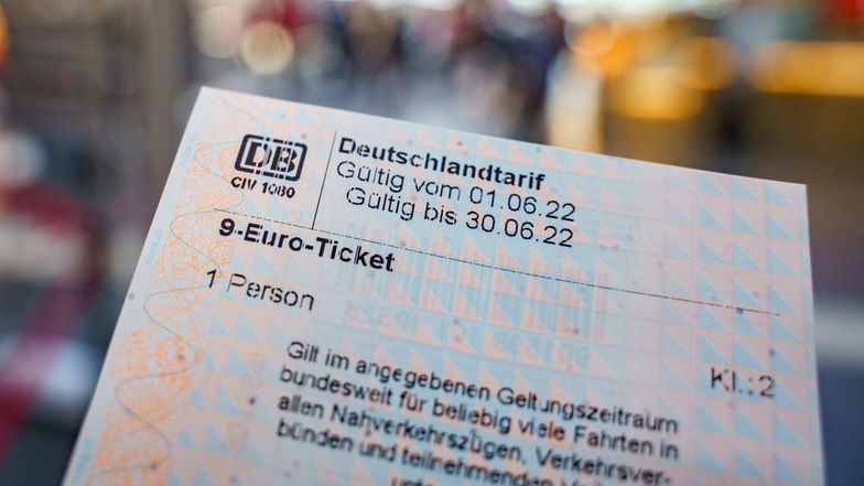 Zur Halbzeit des 9-Euro-Tickets sieht Verkehrsminister Wissing wesentliche Ziele erreicht.