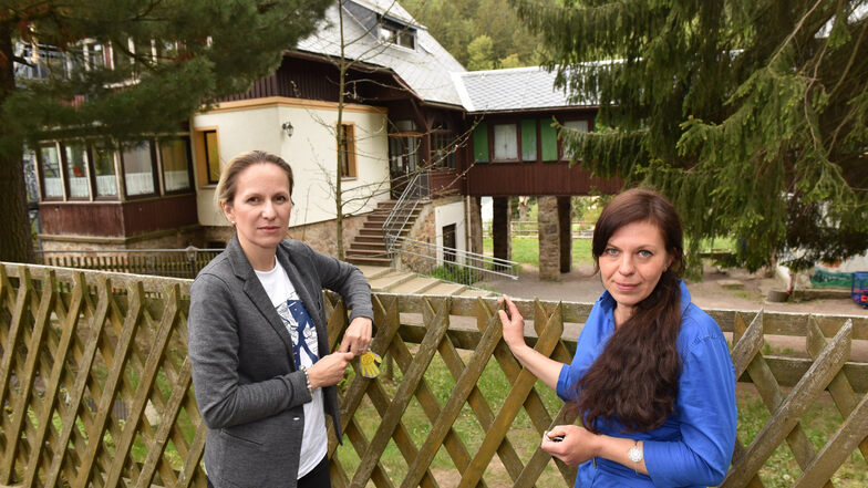 Karina Handel (re.) und Aleksandra Beer kämpfen gegen Verkürzung der Betreuungszeiten im Kindergarten Kipsdorf.