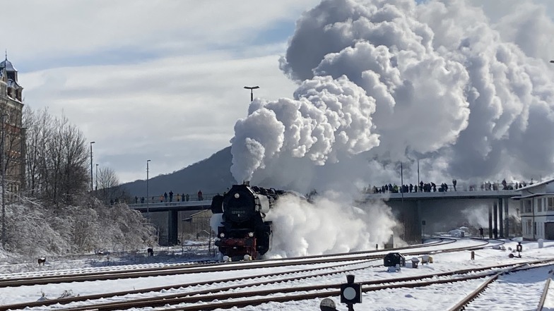 Die Löbauer Dampflok auf "Geisterfahrt" am 20. März bei der Ausfahrt aus dem Bahnhof Löbau.