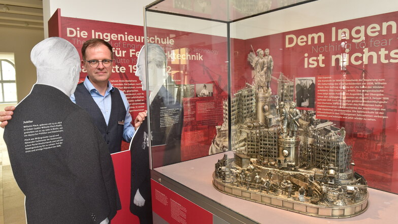 Dr. Ulf Molzahn und sein Team haben ein gutes Jahr daran gearbeitet, diese zu DDR-Zeit hergestellte Kunstuhr wieder nach Glashütte zu holen.