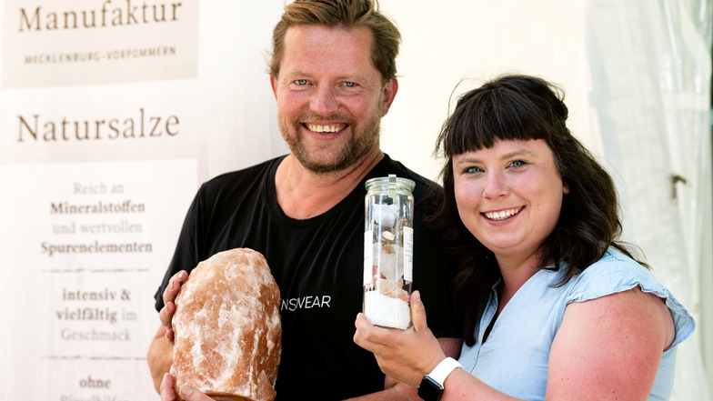 Axel Hülle und Anne Israel sind mit der Salzmanufaktur Mecklenburg Vorpommern das erste Mal bei der Messe als Aussteller dabei. In den Vorjahren sind sie immer als Besucher gekommen.