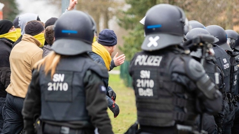 Das Trainingsszenario, mit dem die Polizisten bei ihrer Übung umgehen müssen: In der Leipziger Red Bull Arena findet ein Fußballspiel statt.