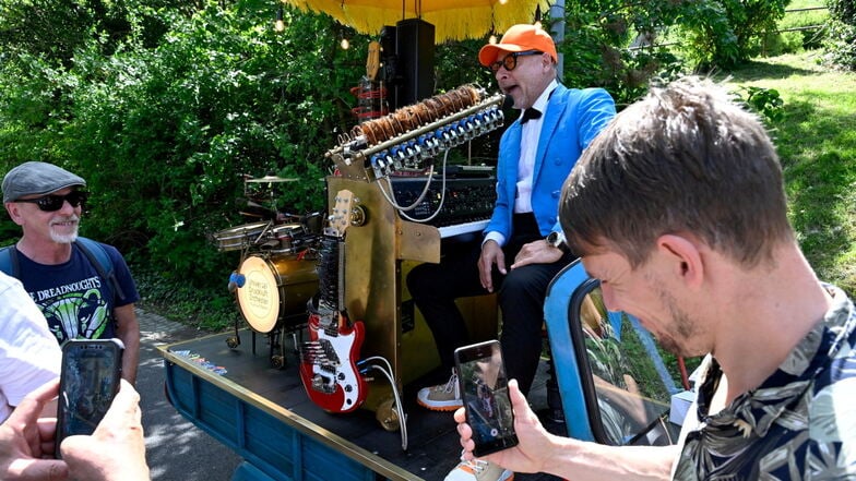 Spaßvogel und Multiinstrumentalist zugleich: Peter Till mit seinem Universal Druckluft-Orchester.