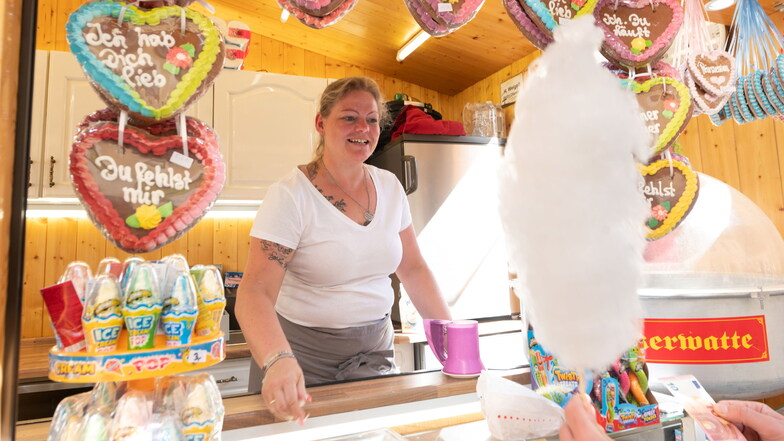 Manuela Wiener verkauft Süßes - für ihr Geschäft sei es etwas zu warm, sagte sie.