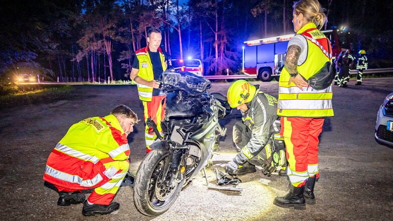 Mit schweren Verletzungen musste der Motorradfahrer in ein Krankenhaus geflogen werden.
