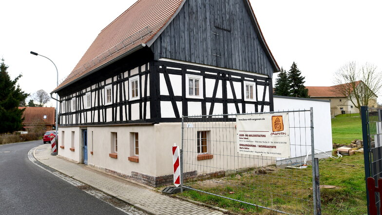 Inzwischen sieht das Dorfgemeinschaftshaus "Alte Lotte" in Eckartsberg wieder ansehnlich aus - auch durch Stuffs Engagement.