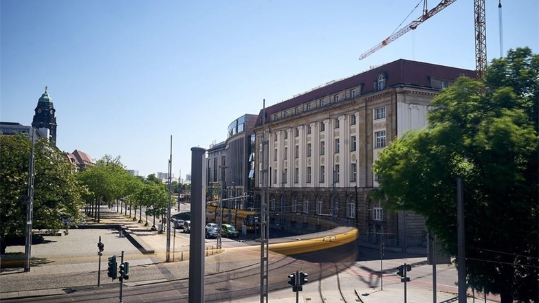 Auch die Fassade des Gebäudes zwischen Waisenhausstraße und Dr.-Külz-Ring wird saniert.